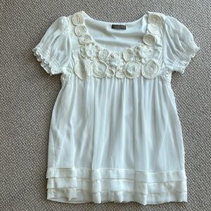 Lovely white summer top with appliqués